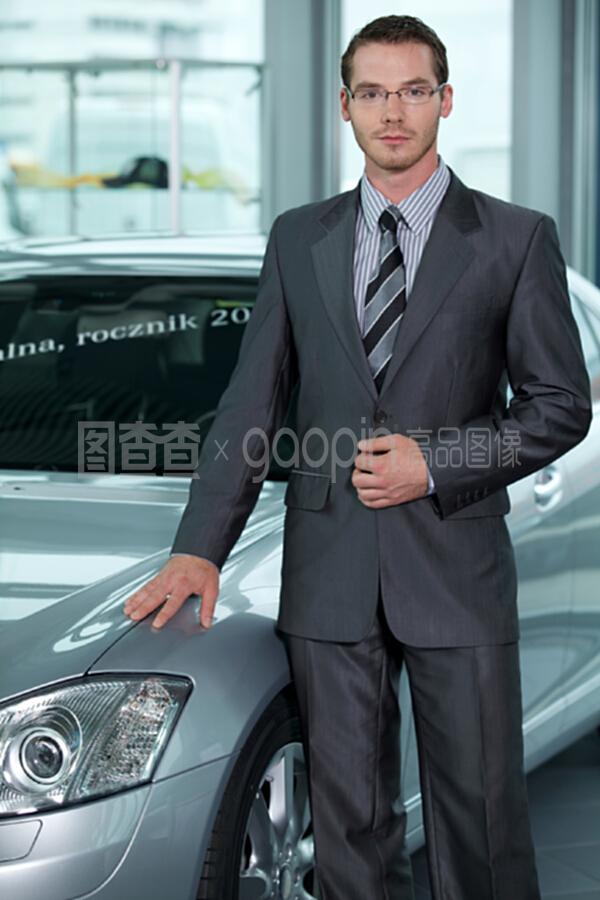 汽車銷售 陳列室里的形象與職責